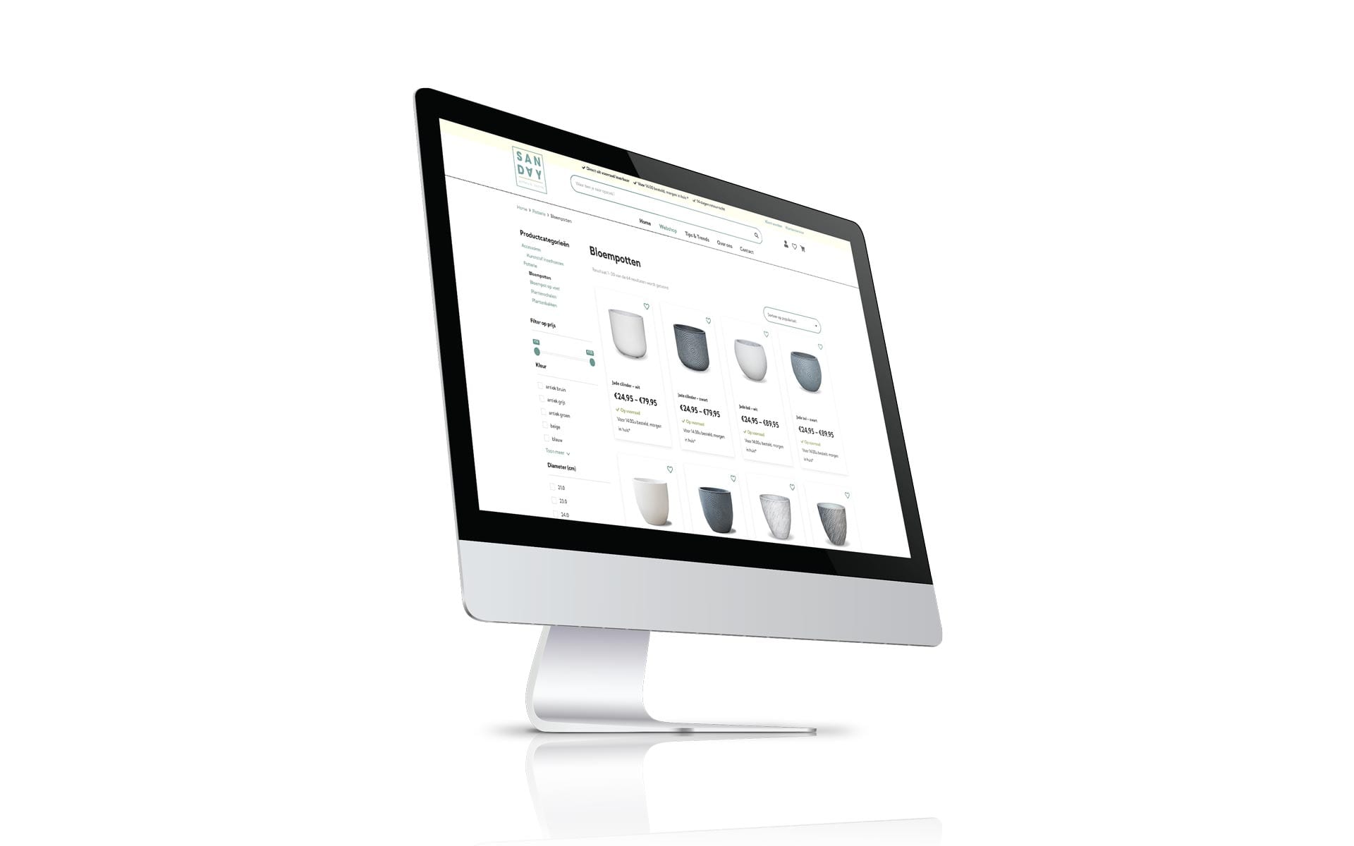 Productoverzicht met bloempotten in de SANDAY-webshop op een iMac